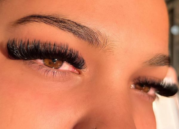 Mega Volumes Eyelashes Extensions
